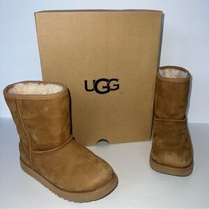UGG Short Boots in Tan Girls size 13 Chesnut Brown EUC